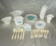 32 pc Irwin Made in USA Melmac Plastic Child Play Dish Set ~ Blue Floral Pattern