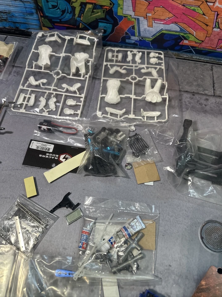 1/14 Tamiya Grand King Globe Knight hauler FH16 Wrecker / Hauler Spare Parts Lot - Image 3 of 4