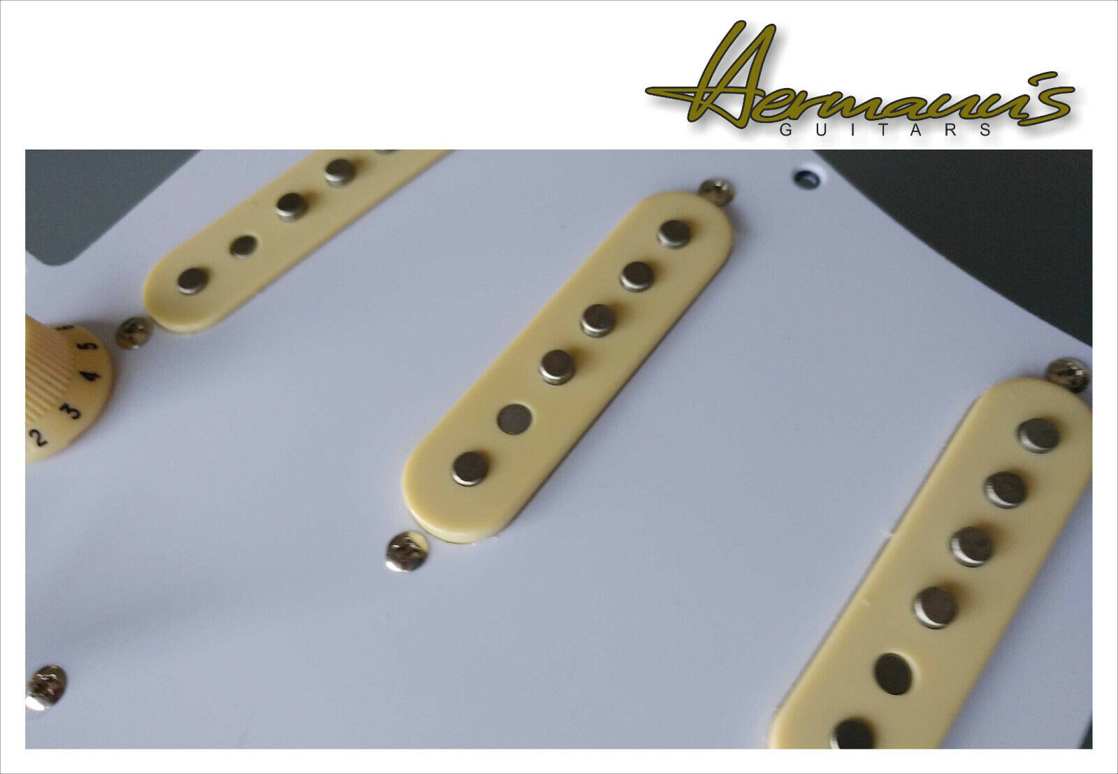 Strat, Stratocaster Pickguard weiß full loaded - Stagger Vintage 60s AlnicoV PU