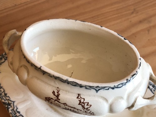 Choisy le Roi modèle Louis XIII toute petite saucière, petit manque au couvercle - Foto 12 di 23