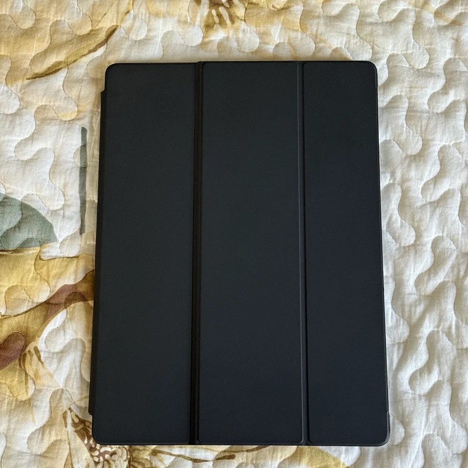 Apple iPad Pro 12.9-inch Wifi 128GB 1st Gen with 1st Gen Magic Keyboard Folio - Image 2 of 4