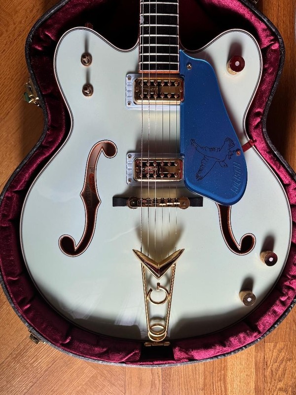 Gretsch G6136CS-62 Falcon Vintage Light Blue Limited Edition