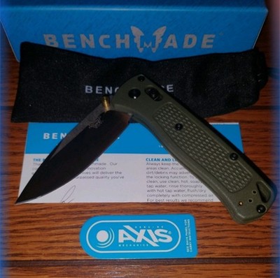 Benchmade Bugout 535 Pocketknife Green Plastic AXIS Lock CPM-S30V black blade