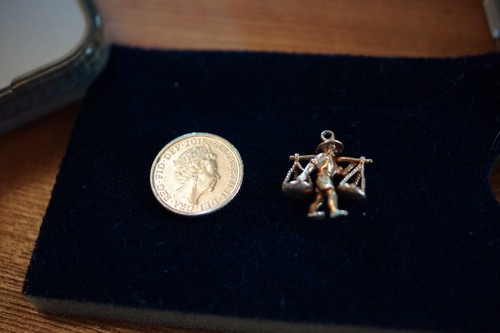 9ct / 375 Water Bearer GOLD CHARM Asian Seller Yoke UK Hallmarked VINTAGE 2.6g - Picture 6 of 10
