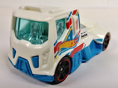 Rennen Rig Hot Wheels 2013 HW Racing Race Team #102 White PR5 Rims 1:64 Loose
