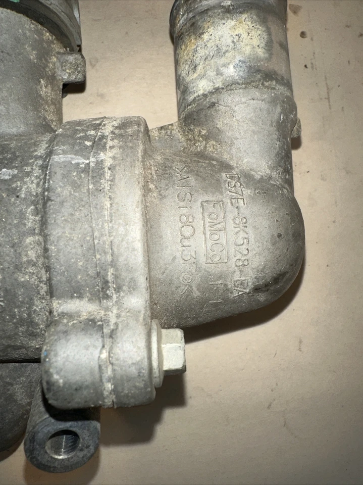 2017 FORD FUSION THERMOSTAT HOUSING OEM DS7E-8K528-EA - Image 2 of 4