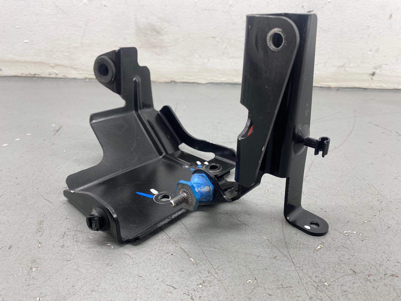2020-2023 MCLAREN GT FRONT RIGHT MISC SUPPORT BRACKET 14DA020 OEM 2021 2022