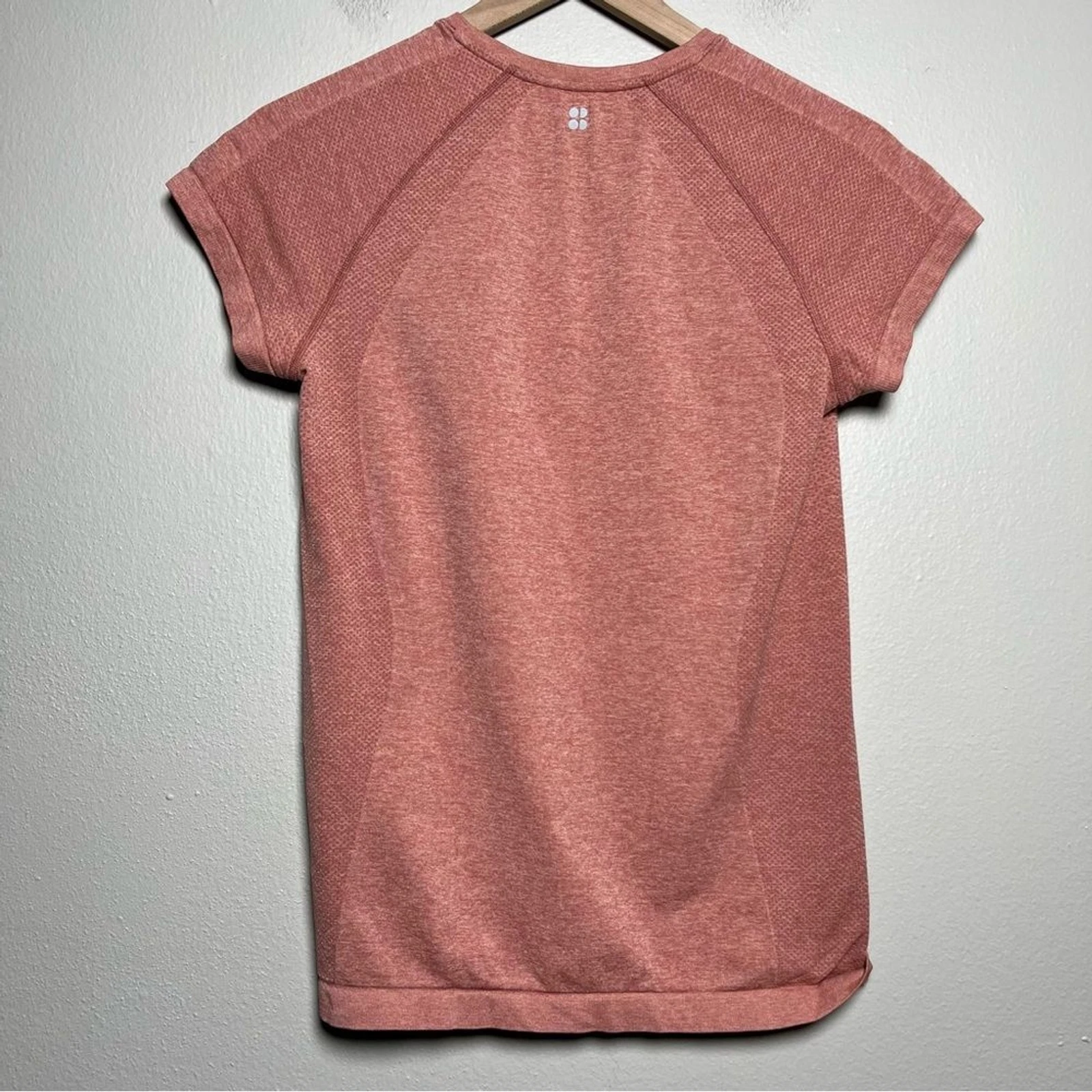 sweaty-betty athlete seamless workout tee top short sleeve shirt