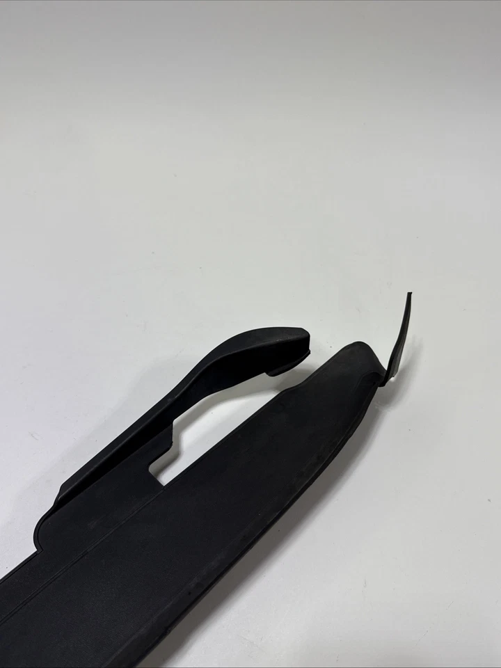 AUDI S3 A3 2015-2020 sedán - cubierta de capucha izquierda / moldura 8V0821169E usado OEM Foto 4 de 4