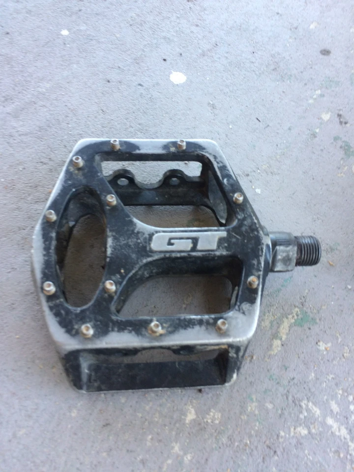GT 1/2” Bmx MTB Pedales Pedal Set Mid School Buen Estado GT Bikes Logo DH BMX Foto 3 de 4