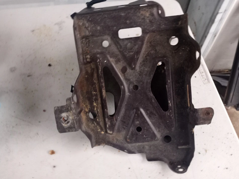 Держатель лотка аккумулятора для Honda Odyssey 2008–2010 годов выпуска - Изображение 2 из 3