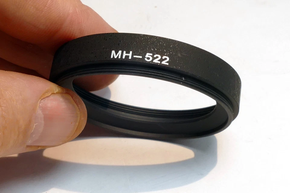 Pantalla para parasol Tokina MH-522 (52 mm) de metal 35 mm F2,8 AT-X DX - teads femeninos Foto 2 de 4