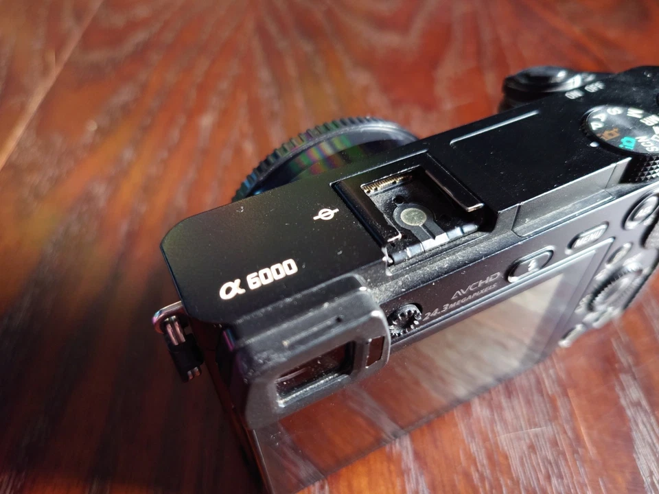 Sony A6000 Mirrorless Digital Camera 24.3MP Body Only Plus Charger - Image 3 of 4