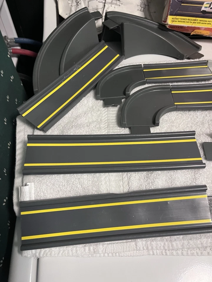 1987 Matchbox Motorcity Deluxe Play Track Set Used With Box - Image 4 of 4