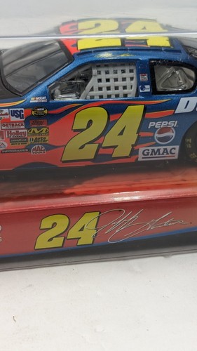 2004 Winners Circle Jeff Gordon #24 Dupont Diecast Stock Car (Asst. No. 16222) - Picture 5 of 13