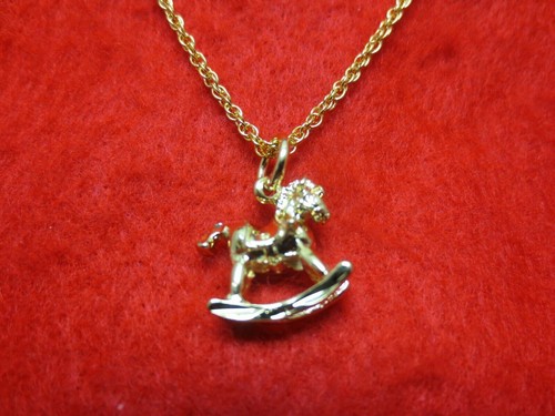 Pendentif Ancien Plaqué Or – Breloque Cheval à Bascule – Vintage