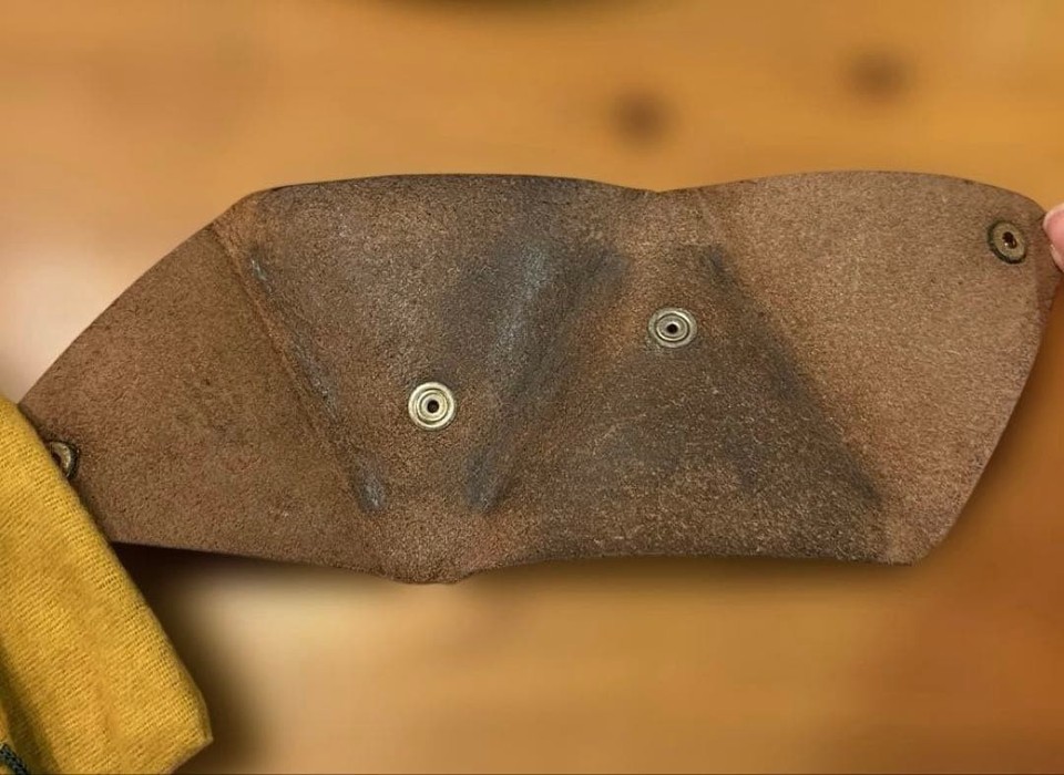 Il Bisonte Leather Triangular Coin Purse Dark Brown Used | eBay Australia