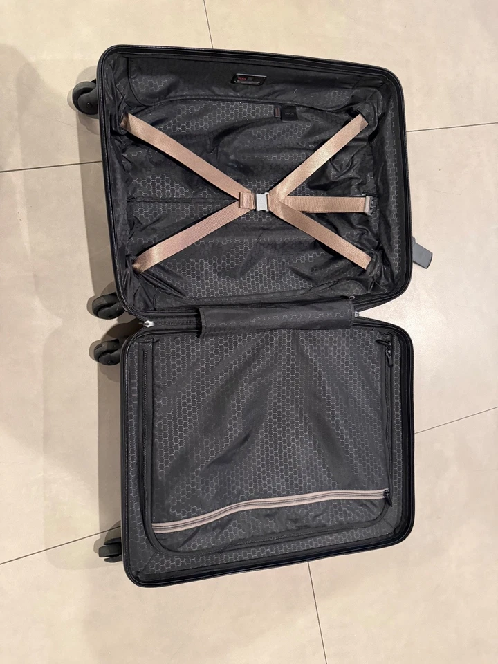 TUMI VAPOR 22" BAGAGEM DE MÃO CONTINENTAL FIBRA DE CARBONO CINZA - ÓTIMO NEGÓCIO! - Imagem 2 de 4