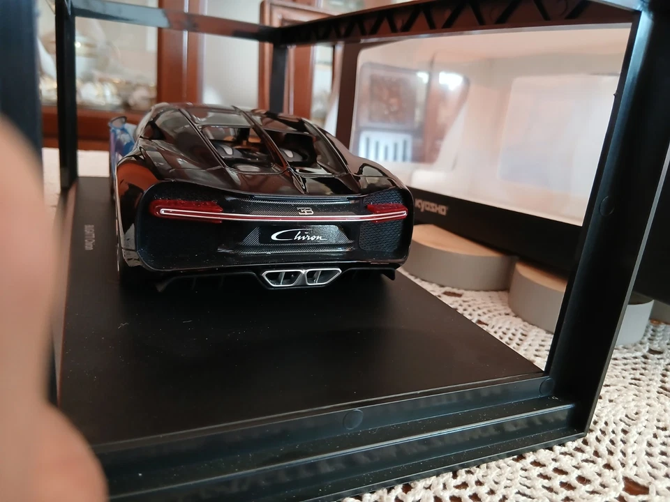 Bugatti Chiron Kyosho 1/18 - Immagine 4 di 4