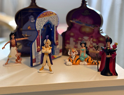 Vintage Disney s Aladdin Figurines and Palace Play-set