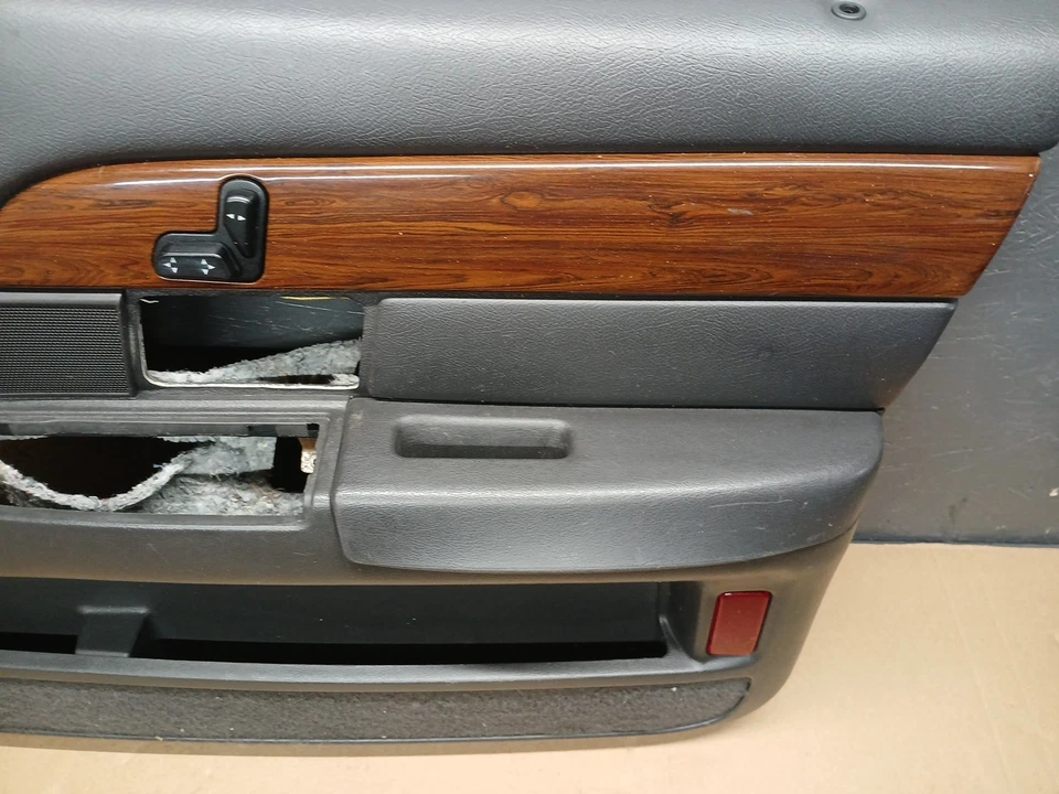 2003 2008 Crown Victoria Mercury Grand Marquis Pass Right Front Door Panel - Image 4 of 4