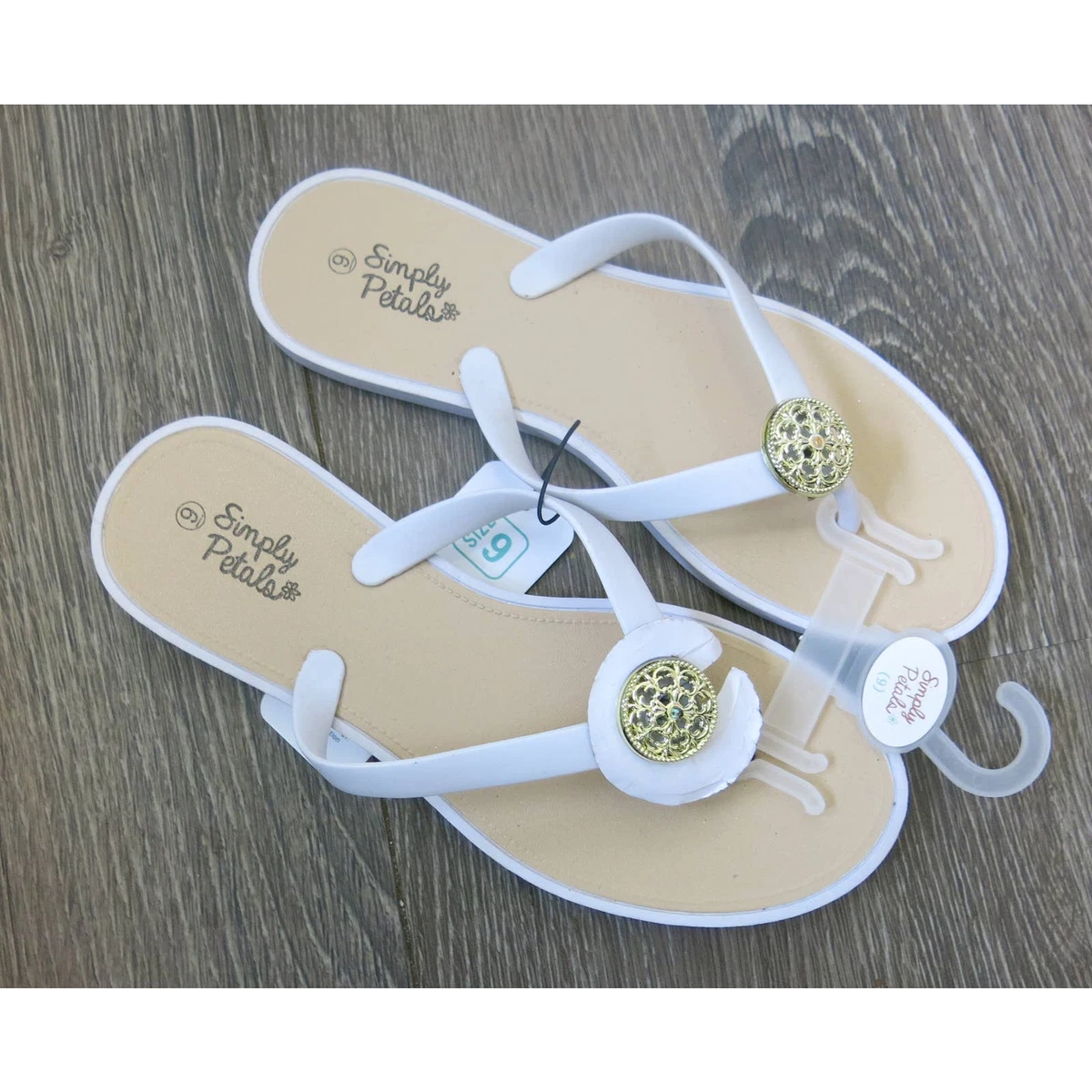 SIMPLY PETALS *NWT* Sandals/Thong Size 9M White w/ Gold Detail Flip Flops