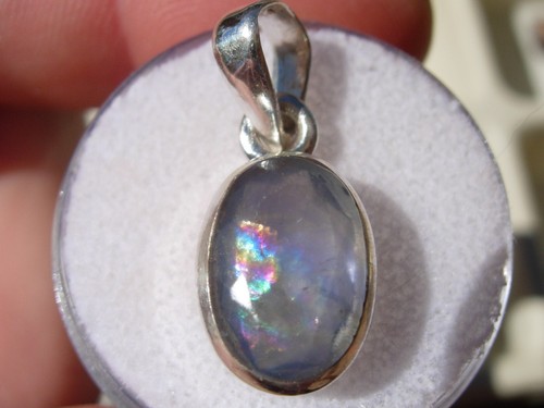 11.1 carats 17mm Greenish / Blue FLUORITE Pendant for a necklace - Picture 3 of 3