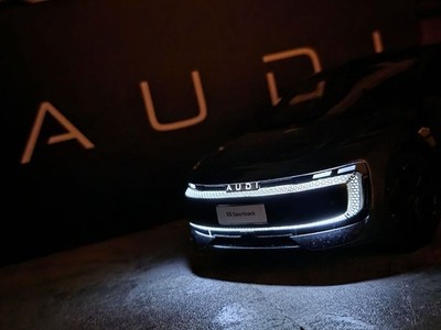 1:18 Audi E5 Sportback Modellauto Auto China Modellauto Mit LED BELEUCHTUNG
