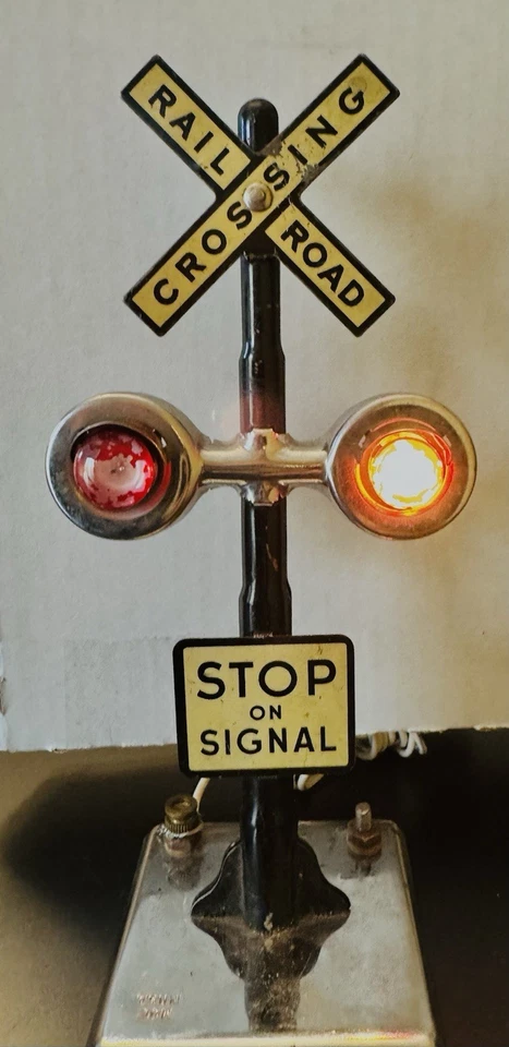 Louis Marx Vintage 1950’s #423 Twin Light Crossing Flasher O Gauge READ - Image 3 of 4