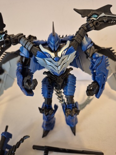Transformers Strafe Complete AOE Deluxe Class - Picture 2 of 7