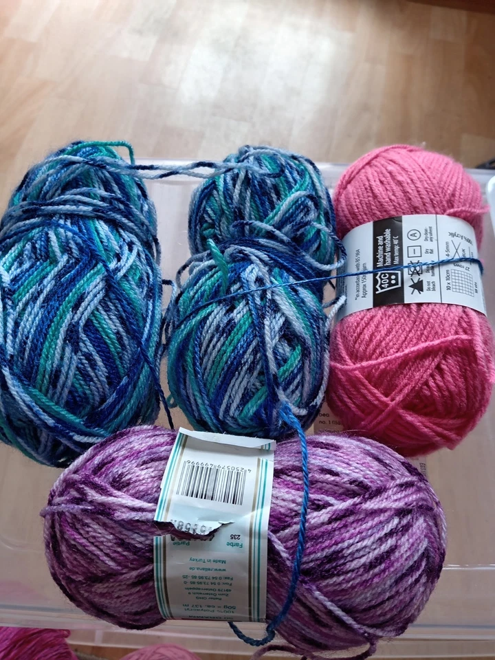 Wollpaket 4, 4 Knäule Sockenwolle mit insgesamt 204g