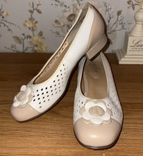 Hotter Evelyn White / Beige Leather Flat Pump Court Shoes. Size 6. New Unworn 