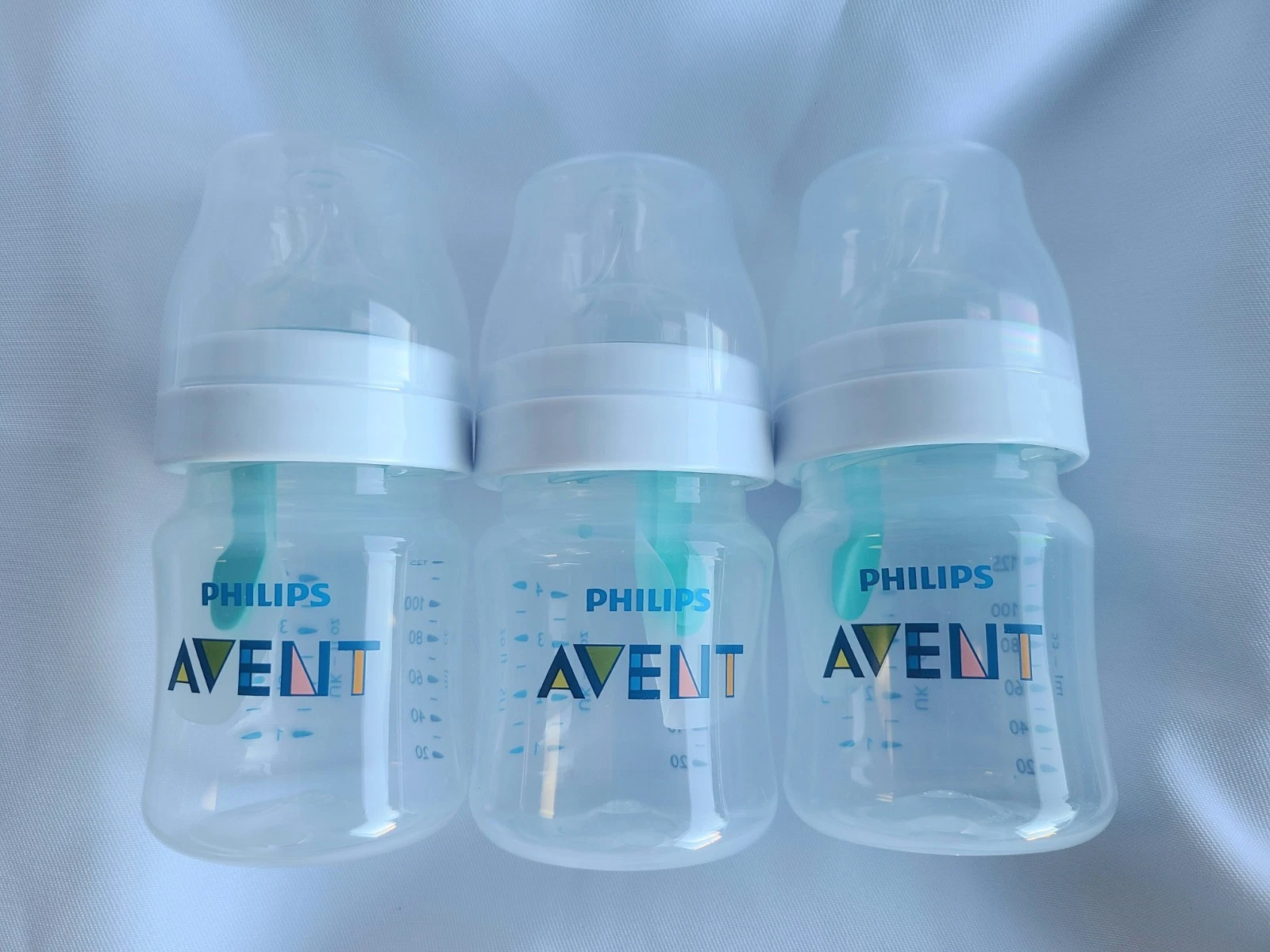 Philips AVENT Anti-Colic Bottles 4oz 3 Pack & Inaya Child Safety Latches Bundle