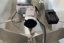 Sony Cyber-shot DSC-F505V 3.3MP Digital Camera,Battery, Charger, Cap Carl Zeiss