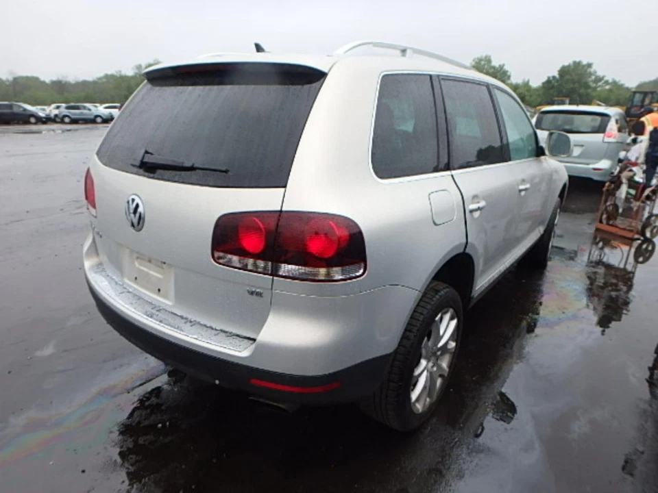 Used Vacuum Pump fits: 2008 Volkswagen Touareg  Grade A - Image 4 of 4