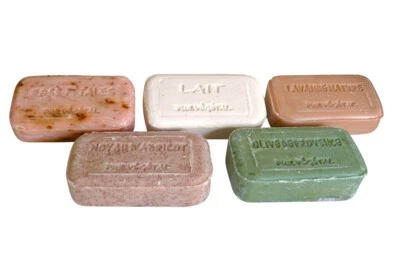 D.O.M. DIE OLIVENHOLZ MANUFAKTUR Französische Olivenölseife handgemacht 100 g mit/ohne Seifenschale OLIVENHOLZ