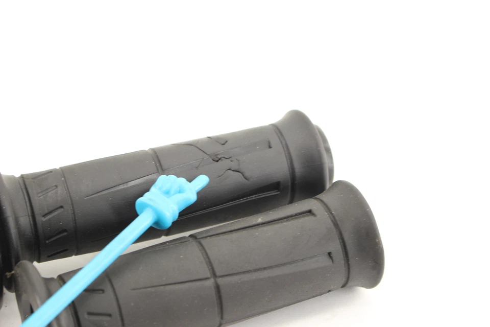 Kawasaki Ninja ZX6R ZX636 2023 OEM DERECHA IZQUIERDA CLIPON MANILLAR EMPUÑADURAS PAR Foto 4 de 4