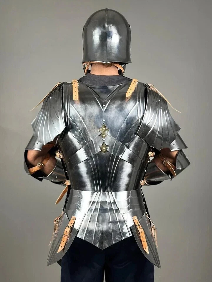 Traje de armadura gótica alemana | Traje de armadura de caballero medieval | Traje de armadura de medio cuerpo Foto 2 de 4