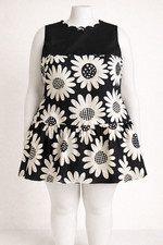 Victoria Beckham for Target Black White Daisy Print Shift Dress Size Small