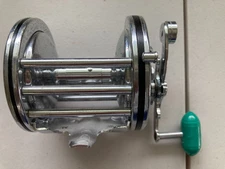 Vintage Penn Senator 3/0 Fishing Reel Made in the U.S. decent chrome,works great