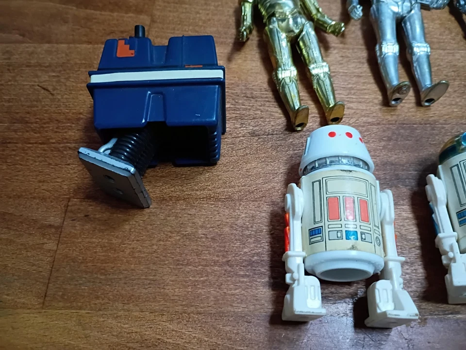 Lote de figuras de acción vintage Star Wars Kenner 1977-1983 2-1B Death Star Droid Power Foto 3 de 4