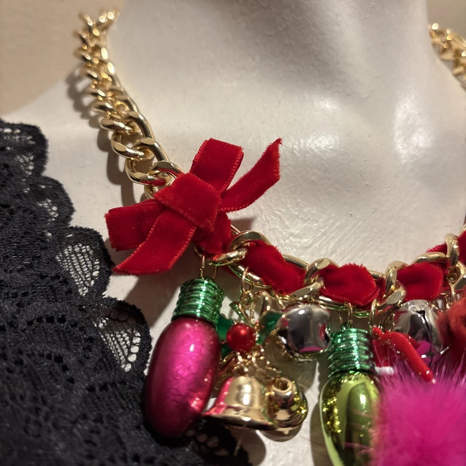 Collar de Navidad Betsey Johnson Santa Baby Charm Bow nuevo con etiquetas $168 Foto 3 de 4