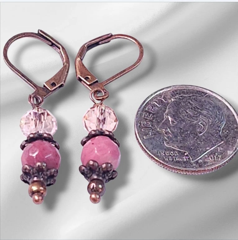 Pendientes de piedras preciosas de rodonita rosa cristal con cierre de palanca cobre antiguo hechos a mano  Foto 3 de 3