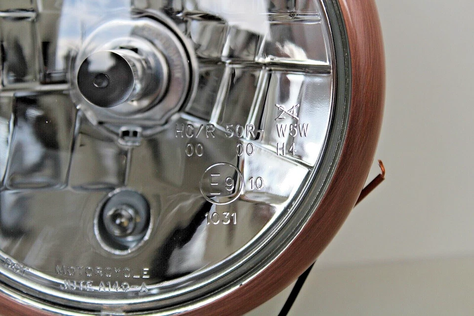 Scheinwerfer Bates Style schwarz Ø 5 3/4" Aufnahme unten E-Gepr. Klarglas H4 - Bild 3 von 4