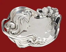 WMF Art Nouveau card tray on four feet, early 20th century. Model number 211