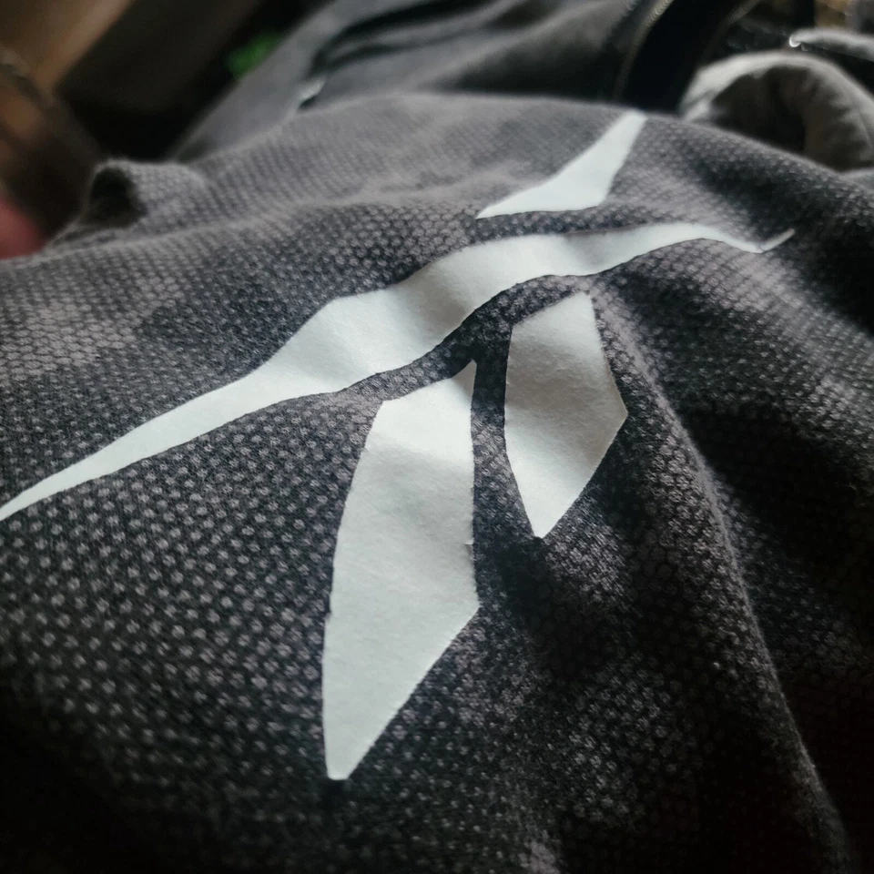 Sudadera con capucha Reebok Kids unisex gris piel de serpiente camuflaje talla 12 Foto 2 de 4