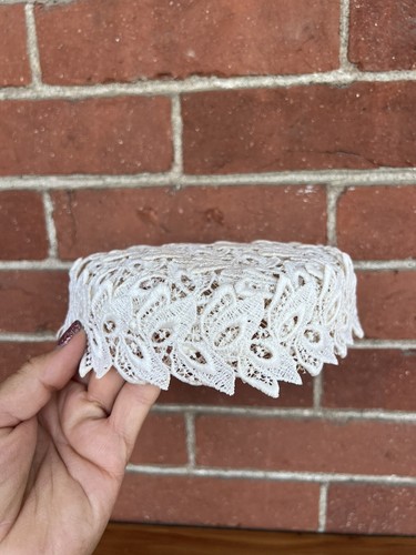 Vintage Lace and Mesh Pillbox Hat - Facinator Elegant White Floral Design - Picture 4 of 8