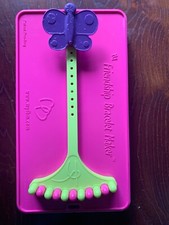 MY FRIENDSHIP BRACELET MAKER  original . Attached Thread Case with threads