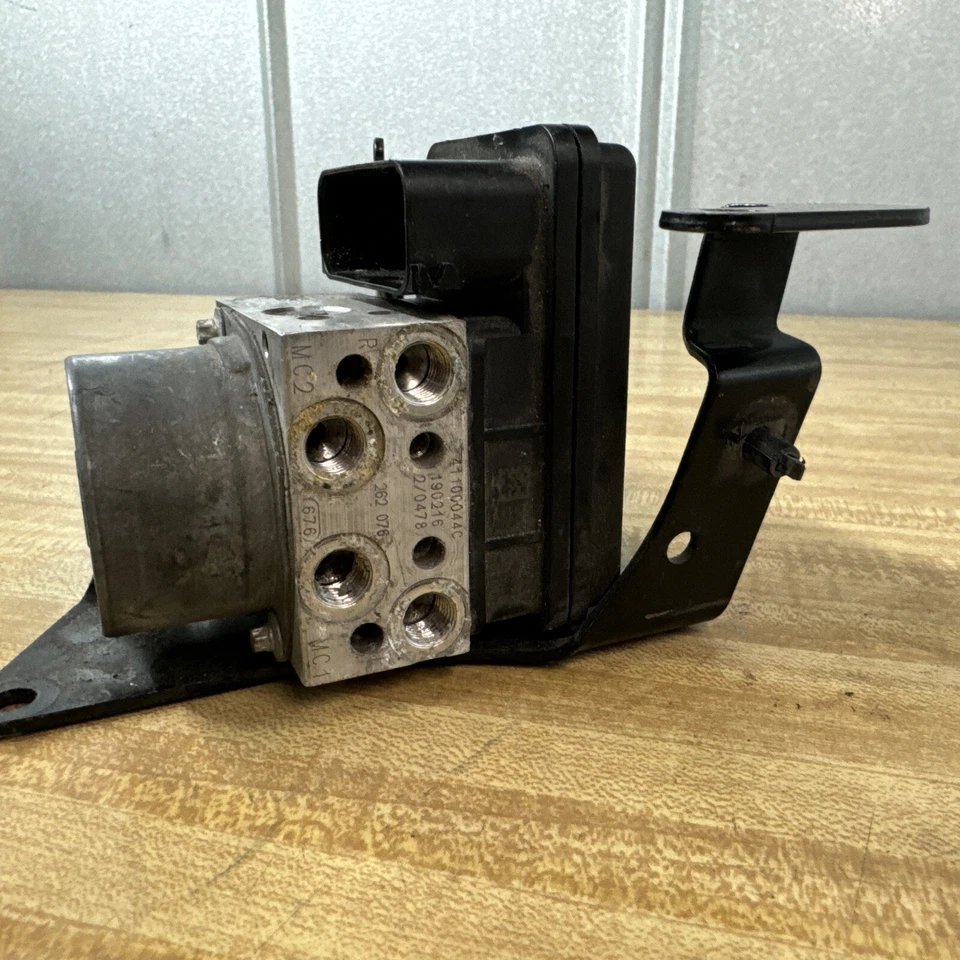 Modulador de freno bomba ABS Harley Davidson Low Rider ST FXLRST M8 con soporte Foto 2 de 4