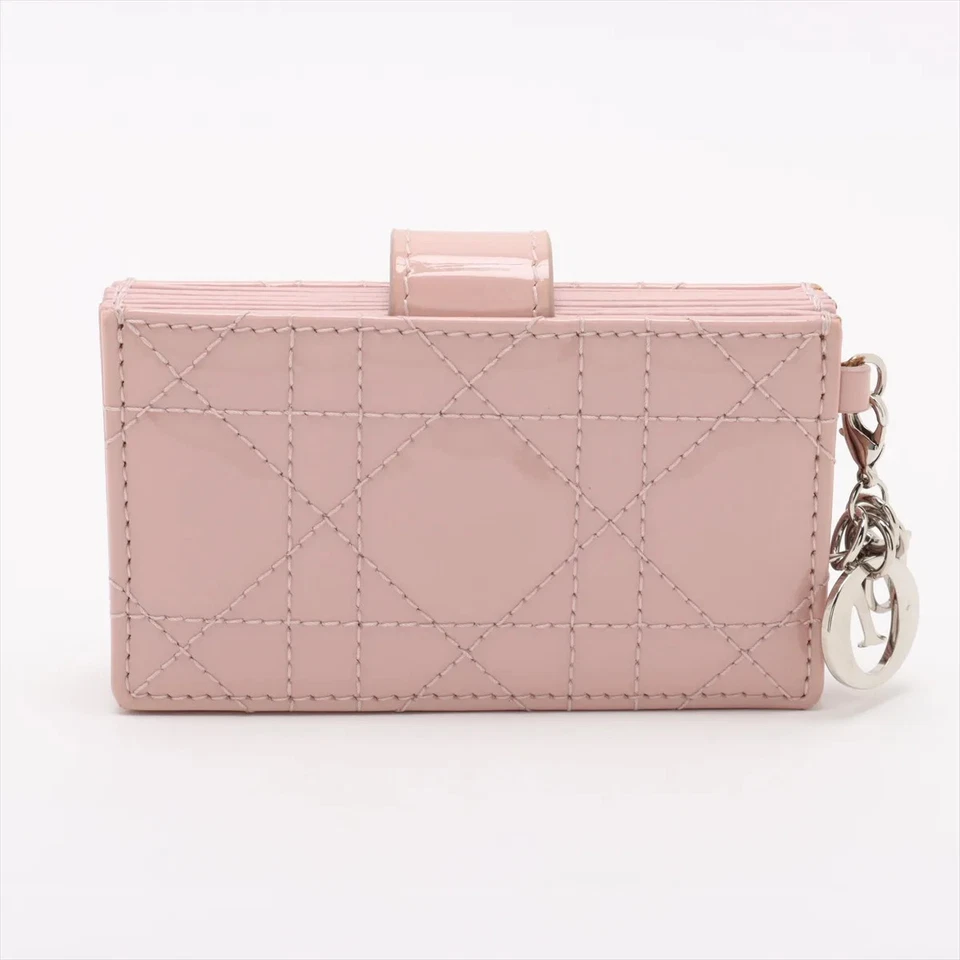 Estuche para tarjetas Dior Lady Dior Cannage acordeón de cuero y charol rosa Foto 2 de 4